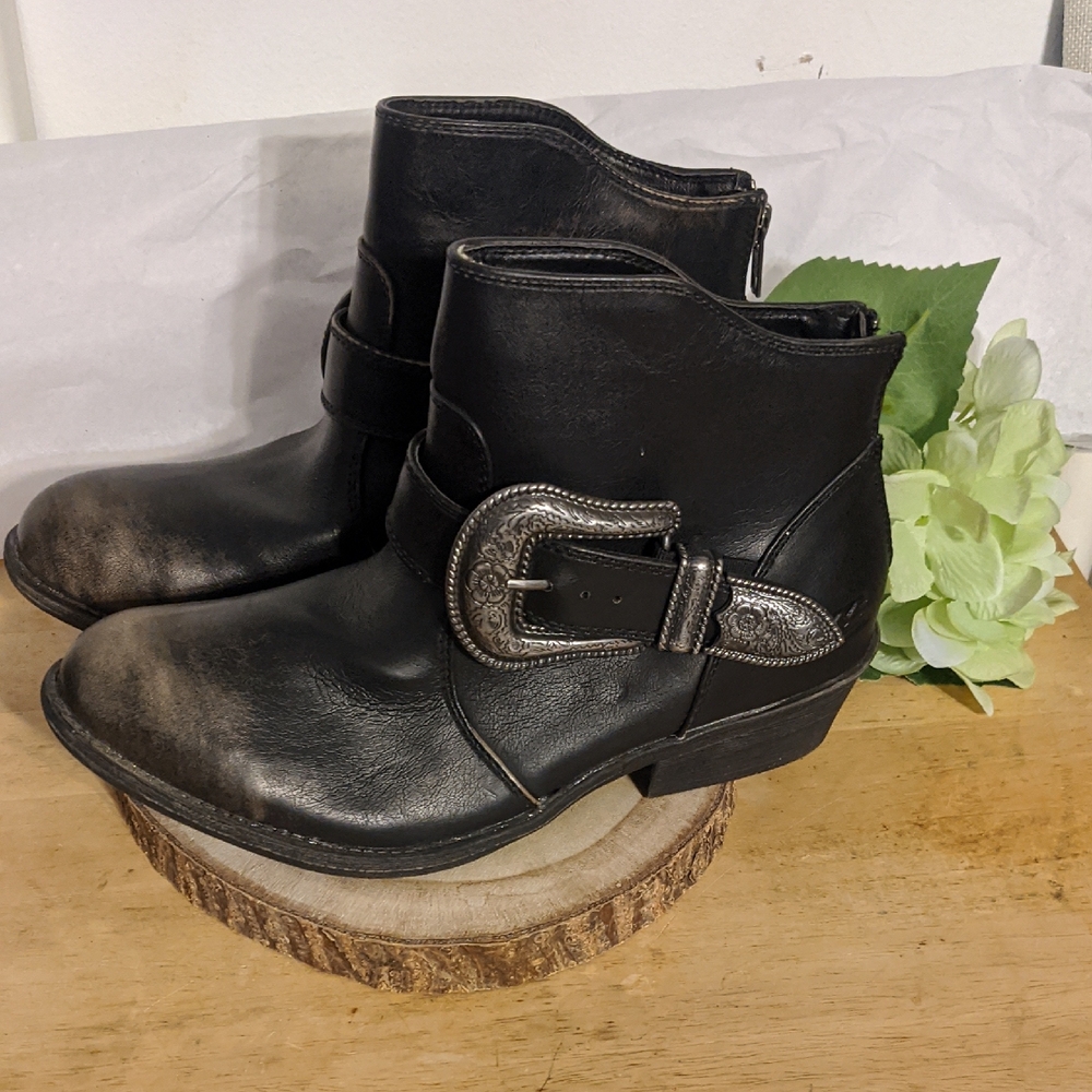 Billabong Black Leather Ankle Booties with Silver Buckle